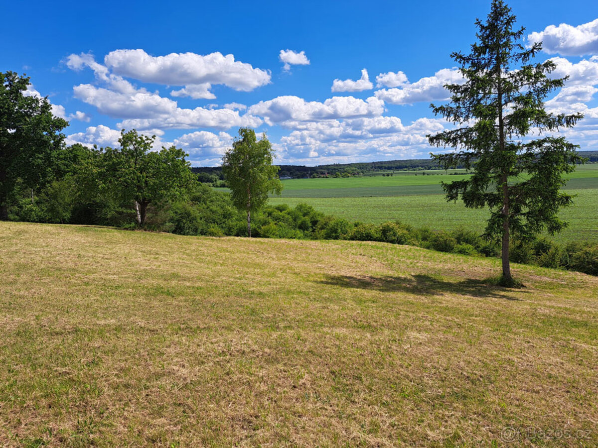 Stavební pozemek 1227m2 s nádherným výhledem - Charvatce - 2