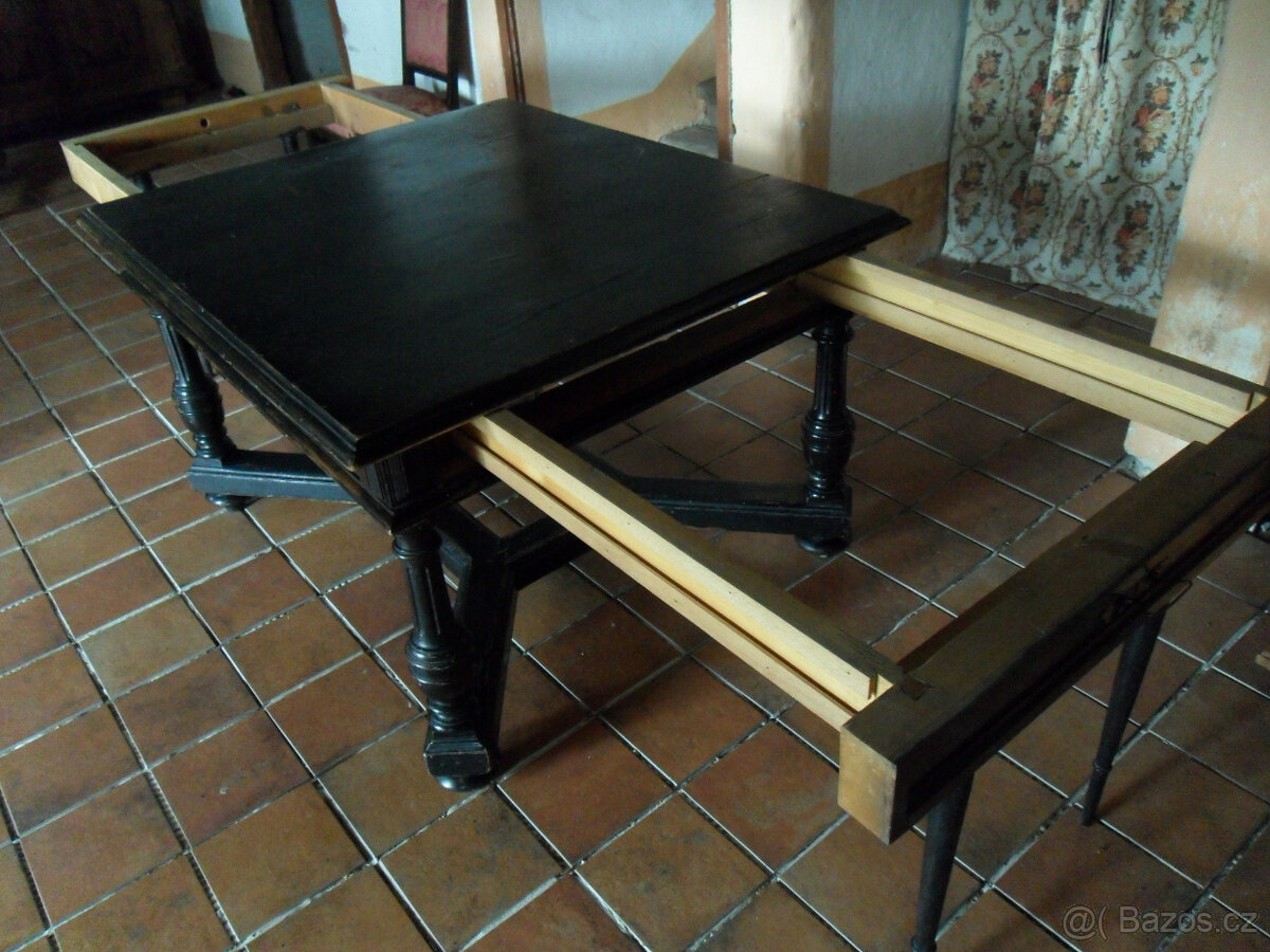 Starý stůl, renesanční, velký. - 2