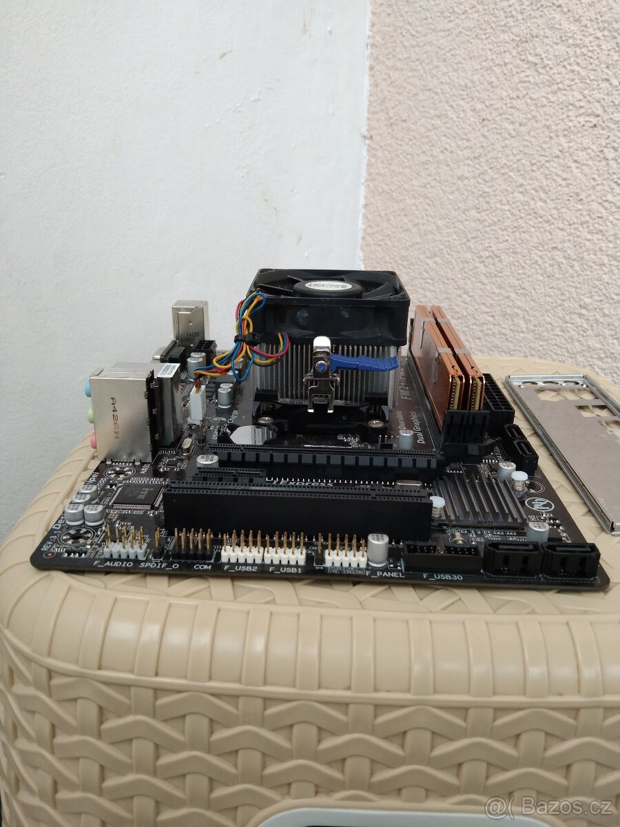 Základní deska GIGABYTE GA - 2