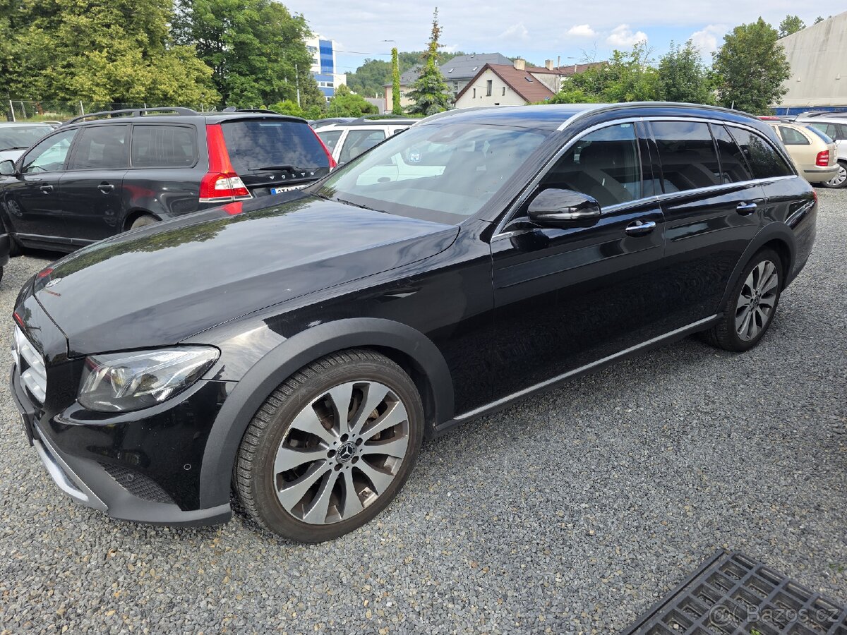 Mercedes-Benz Třídy E 220CDI 4-MATIC - 2