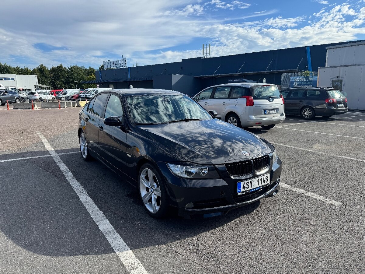 BMW E90 320i - 2