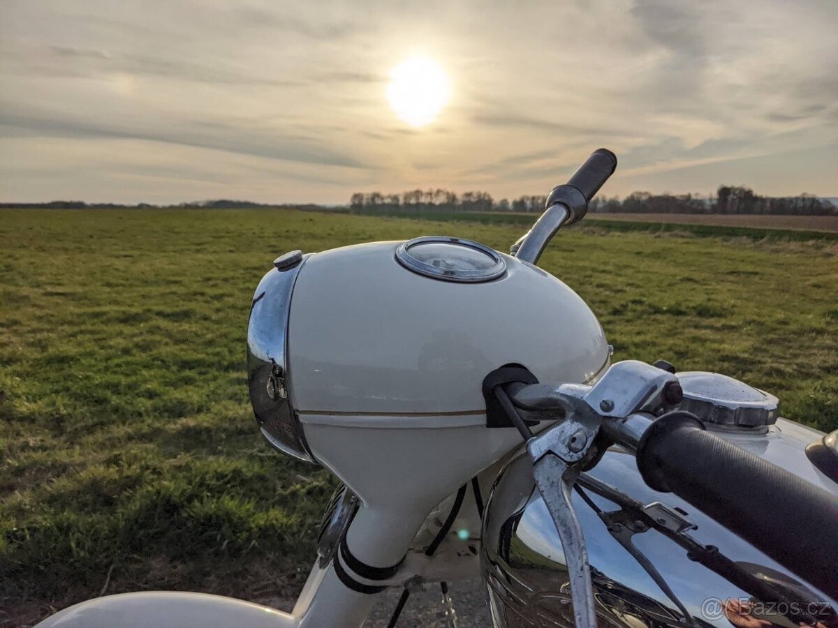 Jawa 350/354 Kývačka s doklady - 2