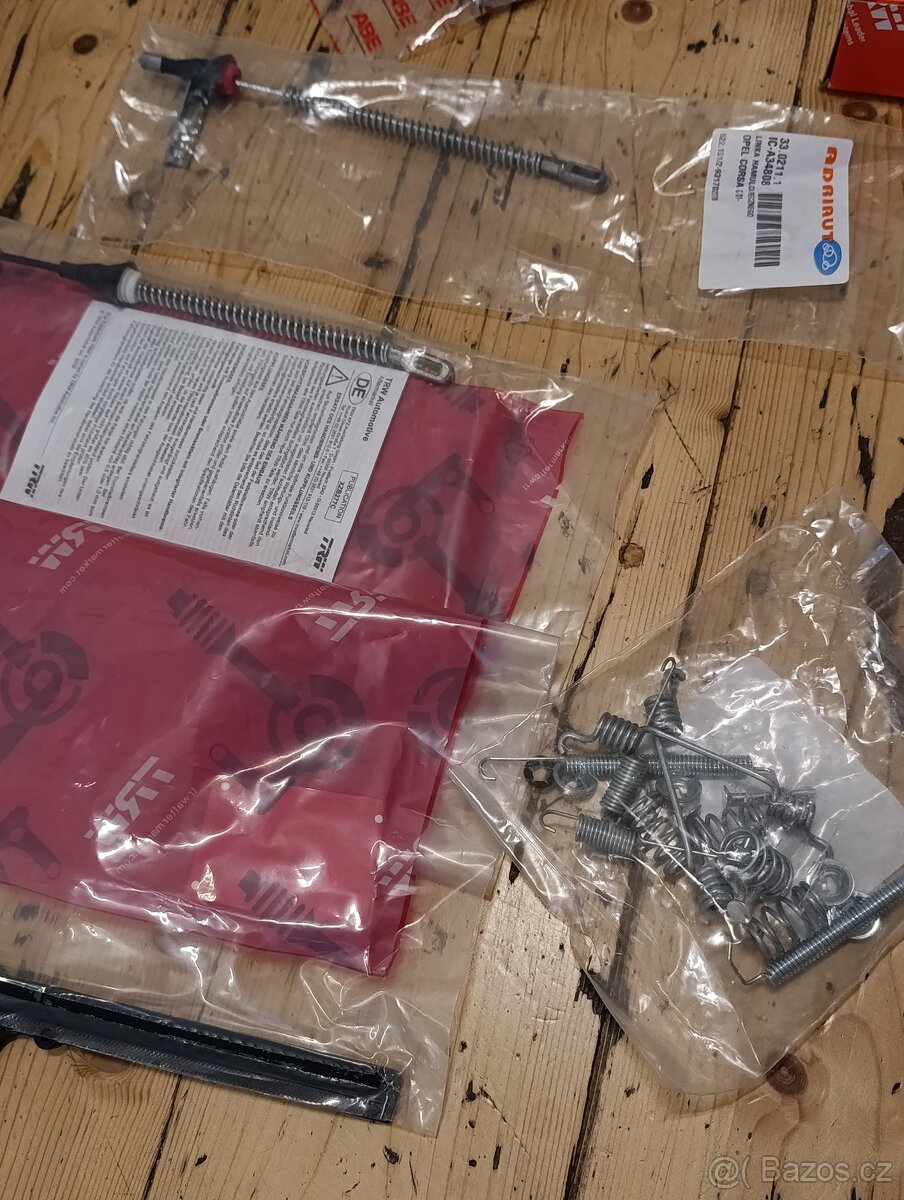 Opel Tigra b twin top zadní součástky k brzdám. - 2