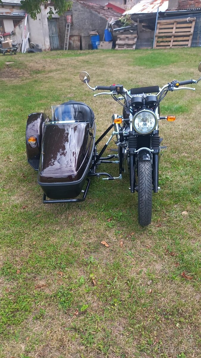 Royal Enfield Interceptor 650 + side Velorex - 2