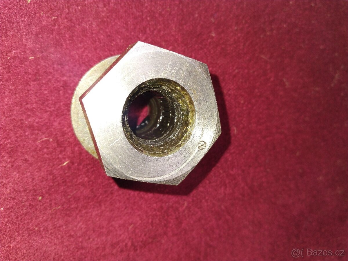 Prodám šroub na VW brouk - 2