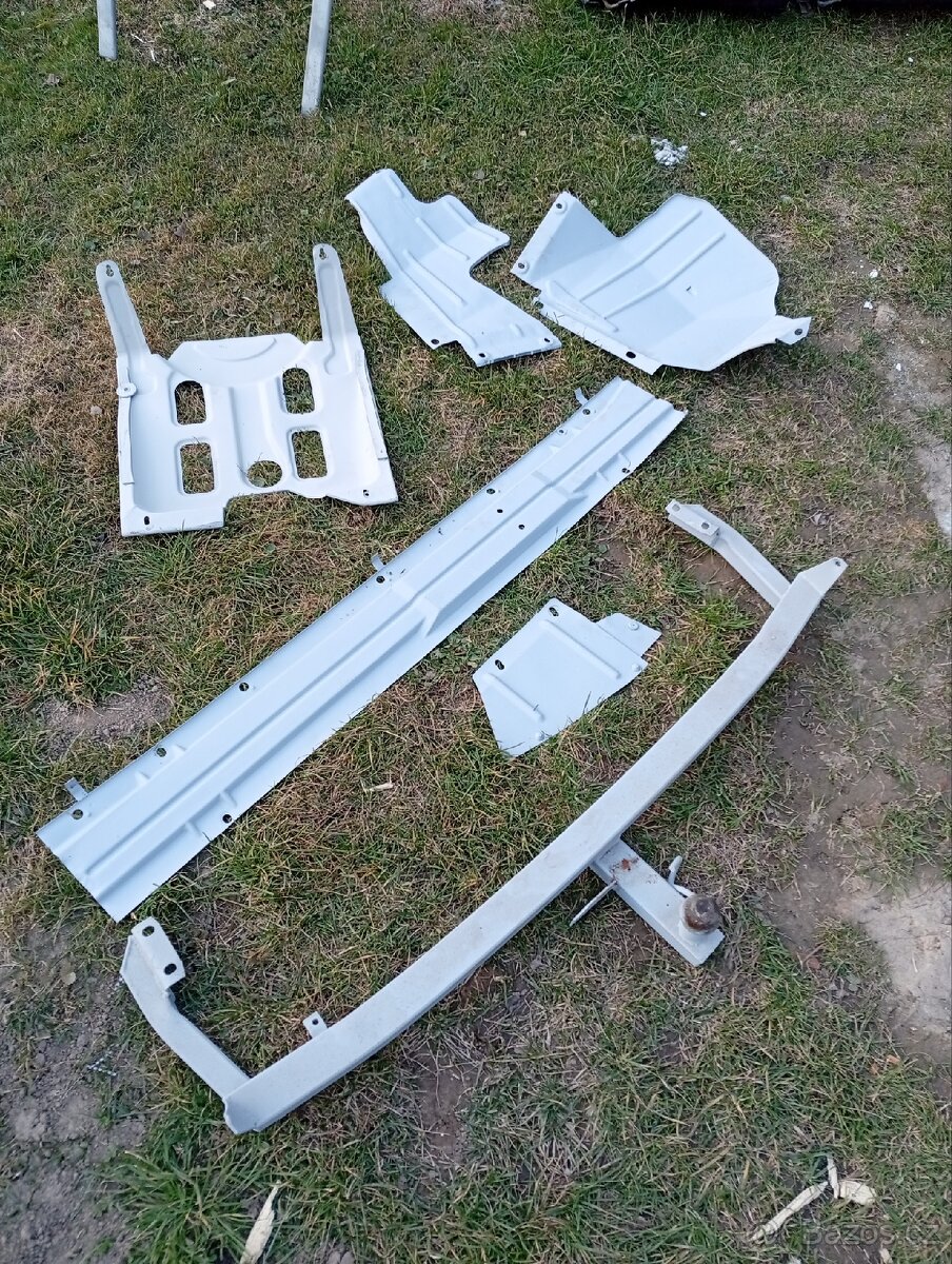 Sedačky a a plechy Škoda 120 - 2