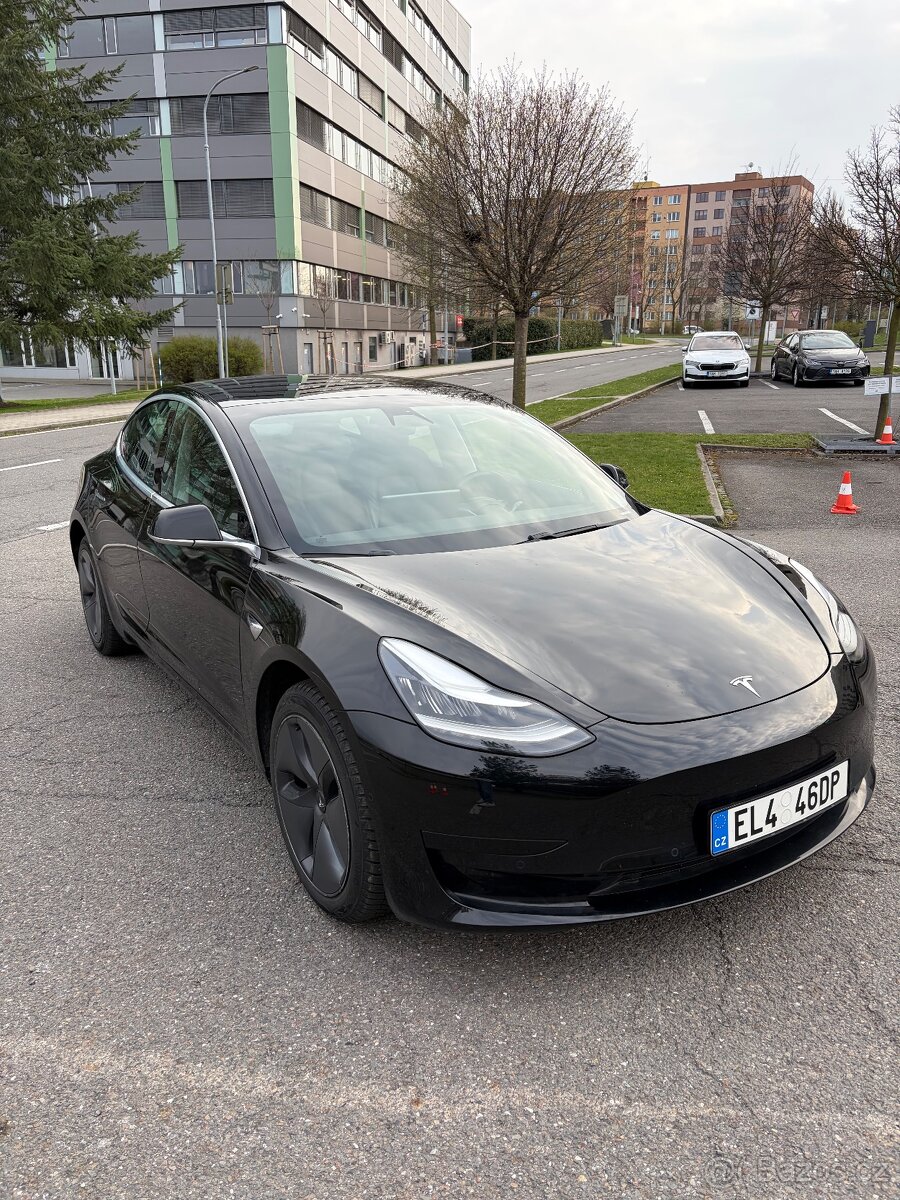 Tesla model 3 sr+ - 2