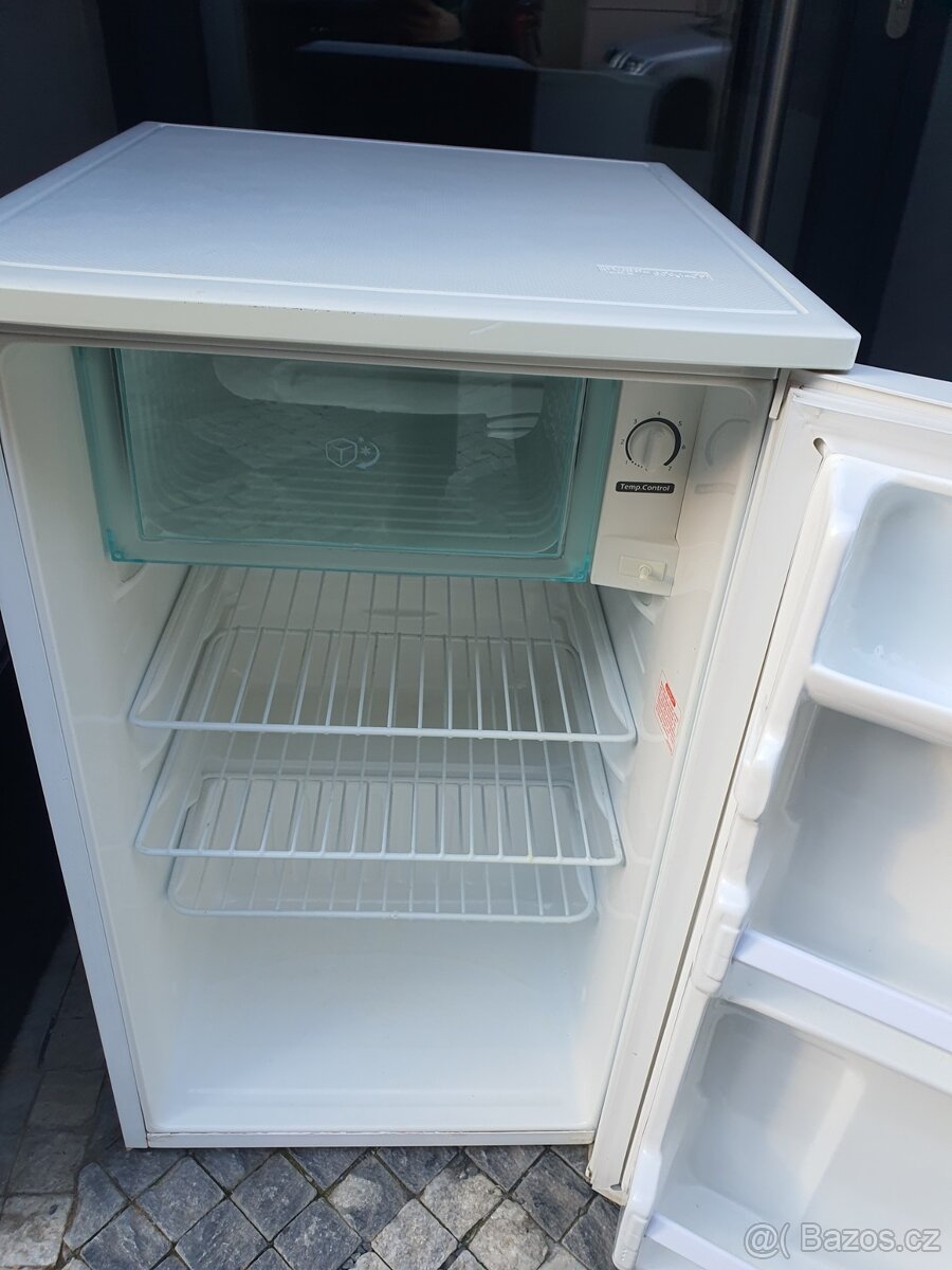 prakticky NOVÁ A++ lednice 84cm dovoz - 2
