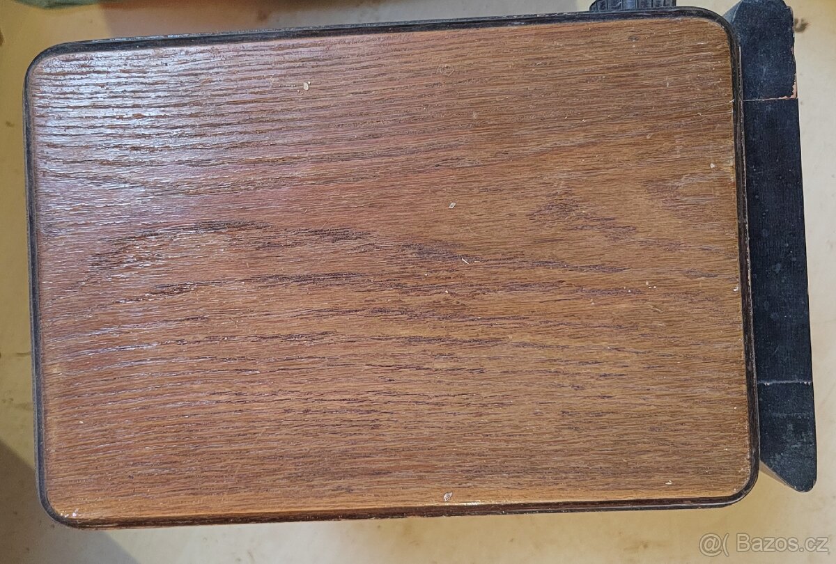 Staré retro rádio. - 2