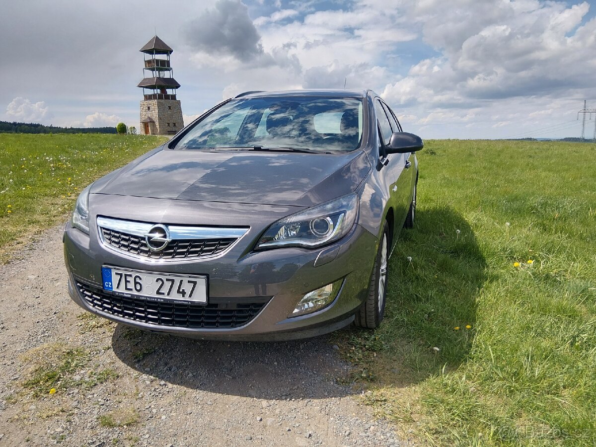 Opel Astra J Sport Tourer - 2