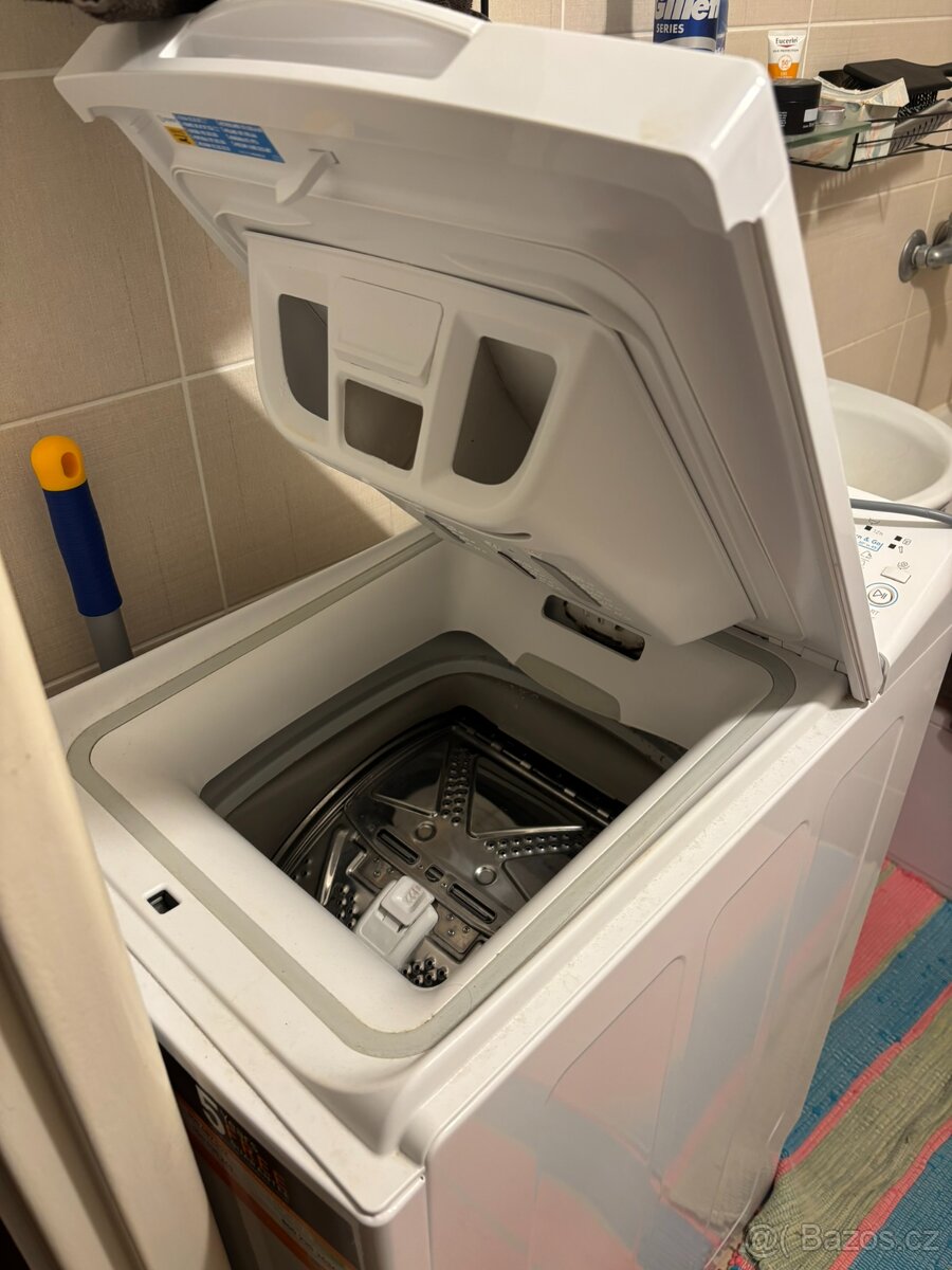 Vertikální pračka Indesit - 2