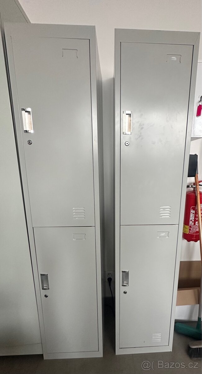 2x Šatní skříňka - 2