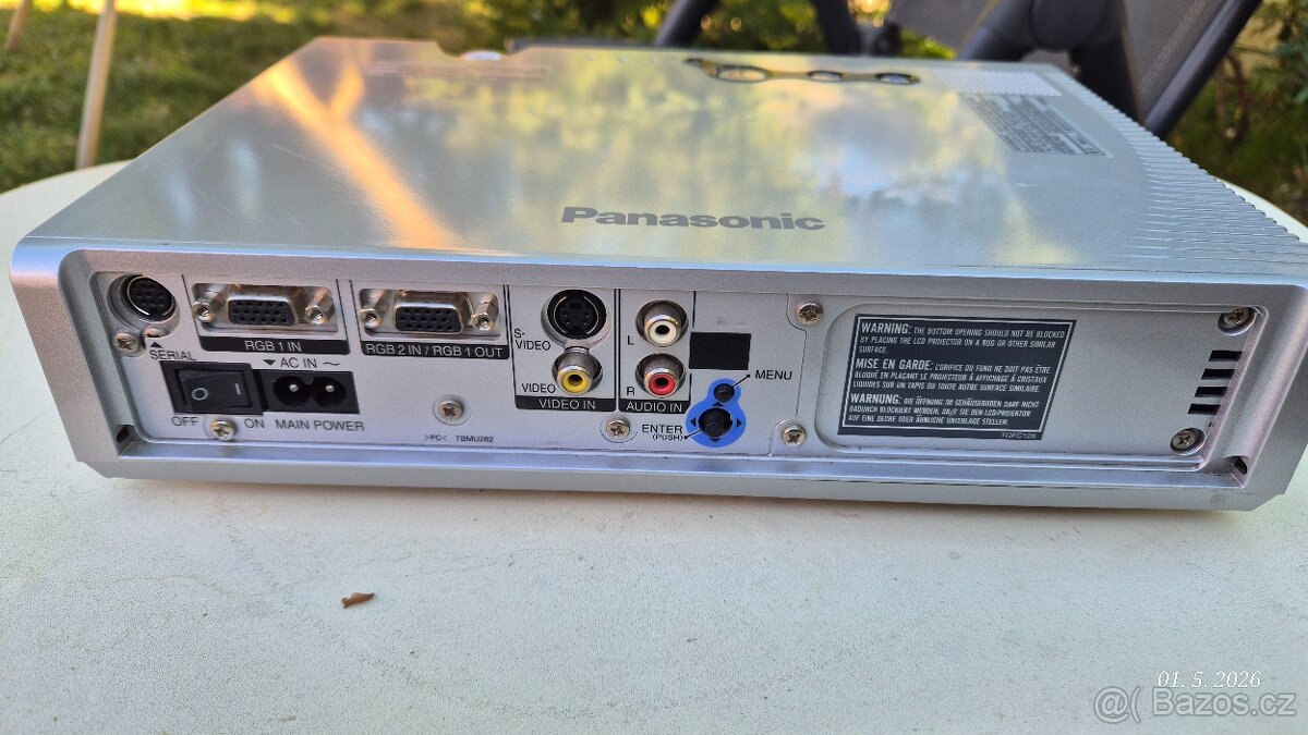 2x Projektor Panasonic a Benq - 2