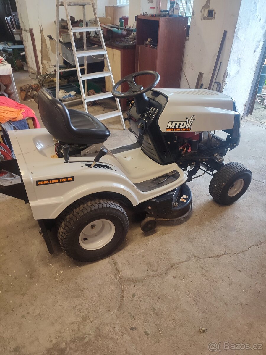 ZAHRADNÍ TRAKTOR - 2