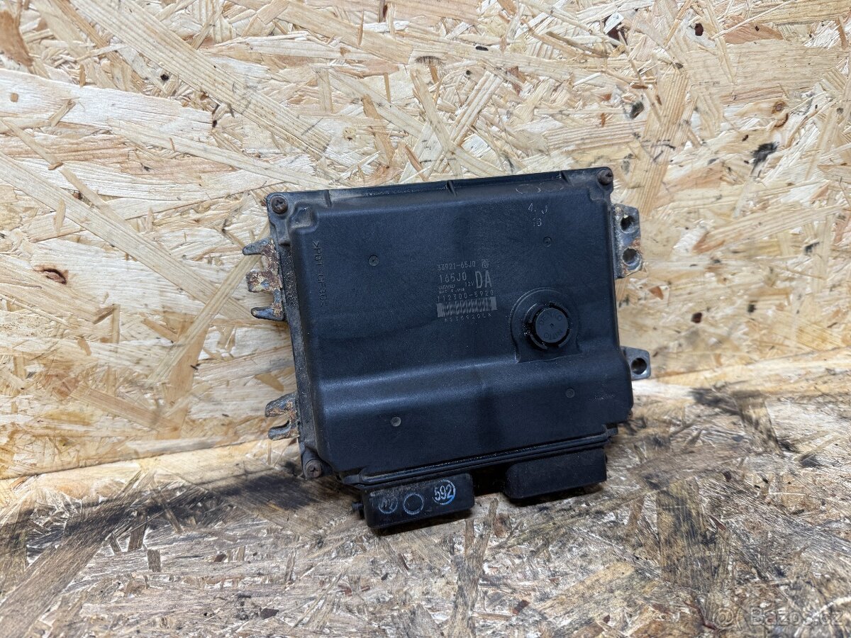 ŘÍDICÍ JEDNOTKA MOTORU SUZUKI VITARA II 2.0 33921-65J0 - 2