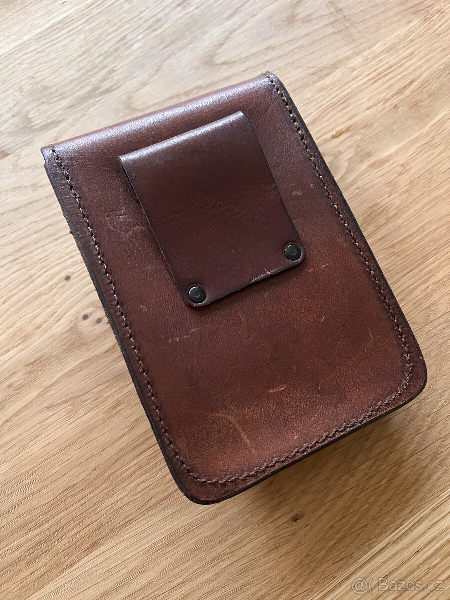 Kvalitní kožená brašna na opasek s ozdobnou sponou - 2