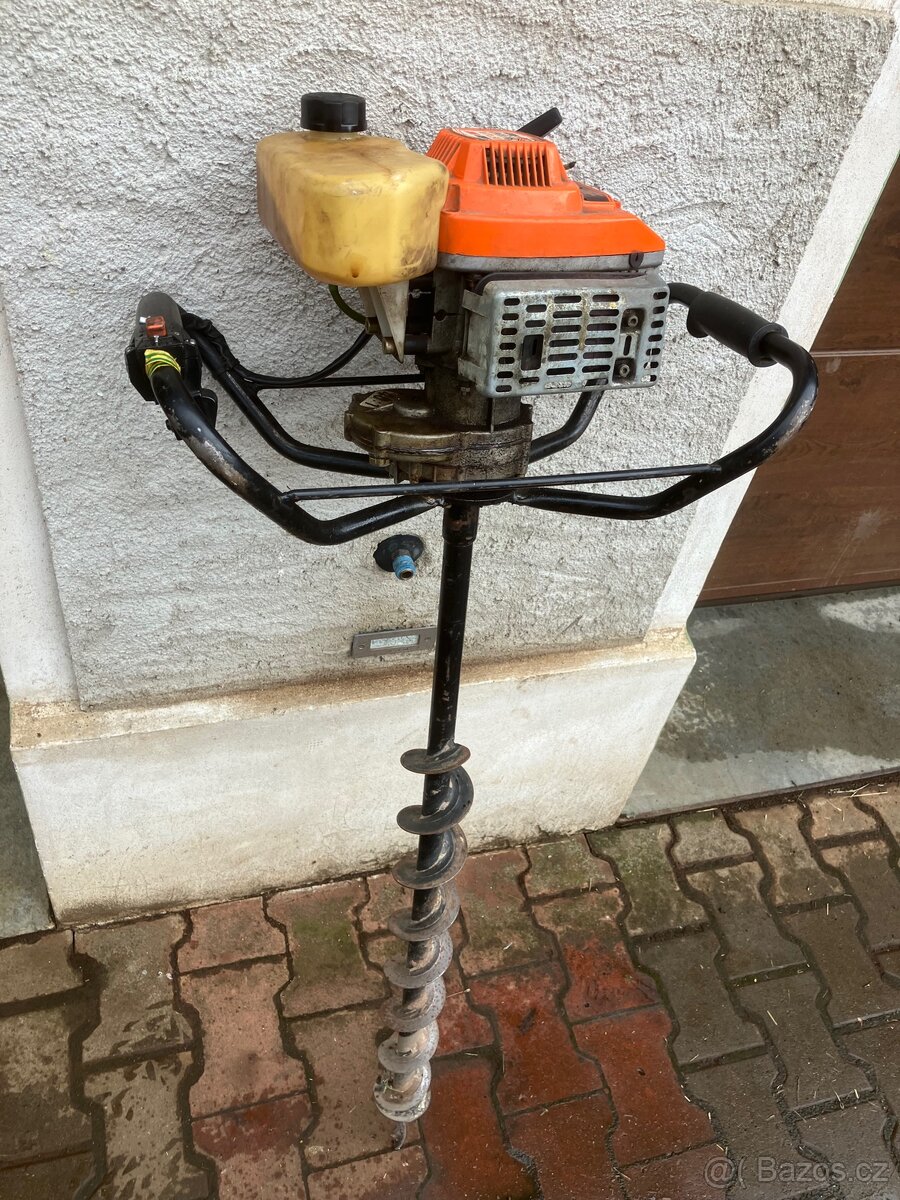 Motorový zemní vrták Oleo- Mac - 2