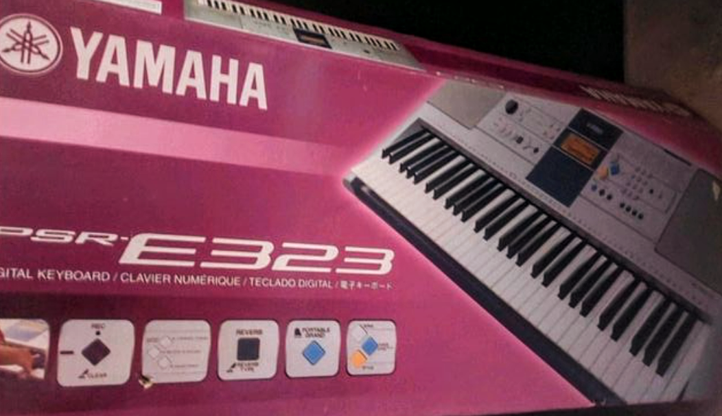 Keyboard Yamaha e323 (jako nový) - 2