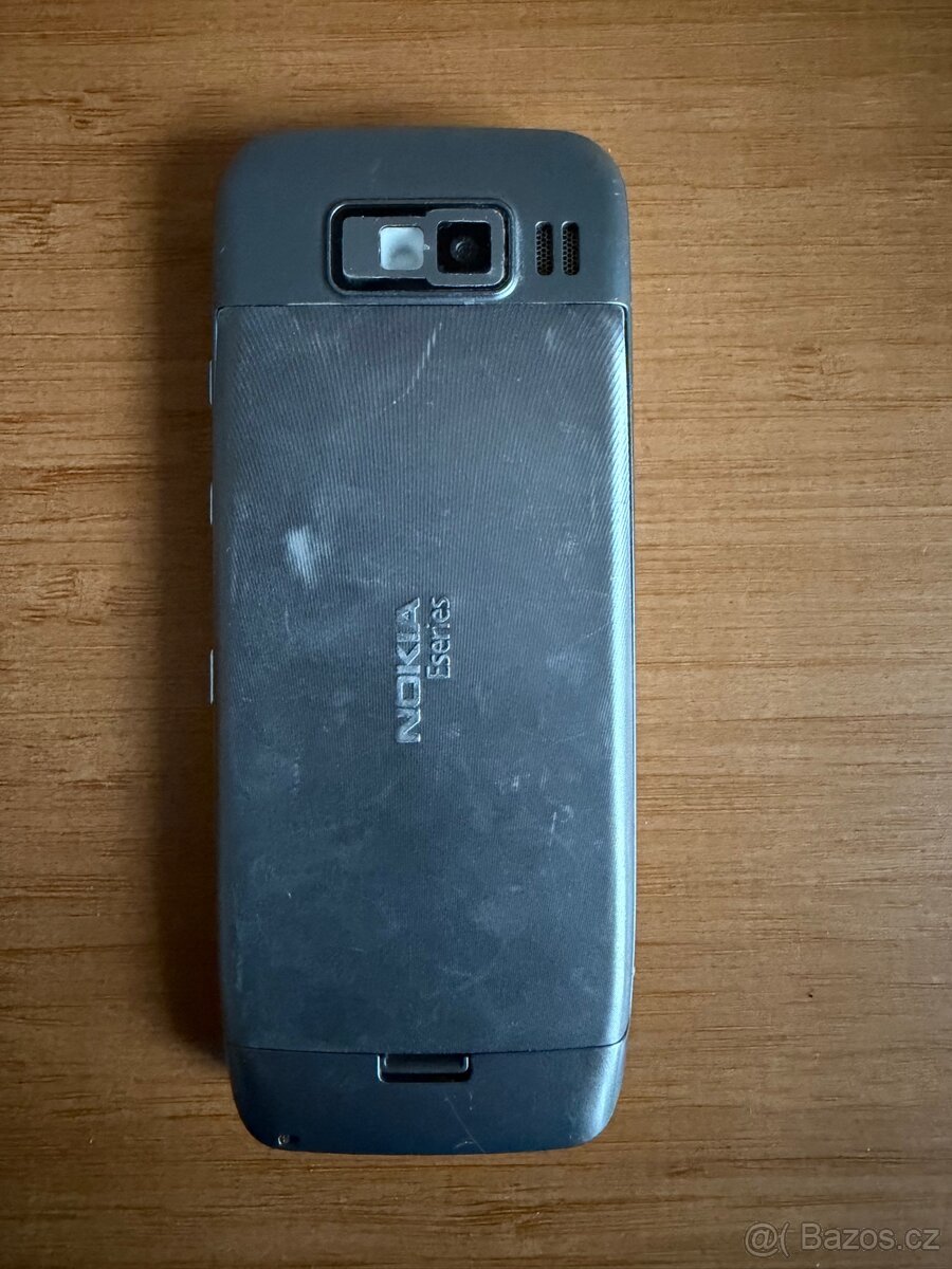 Nokia e52 na náhradní díly - 2
