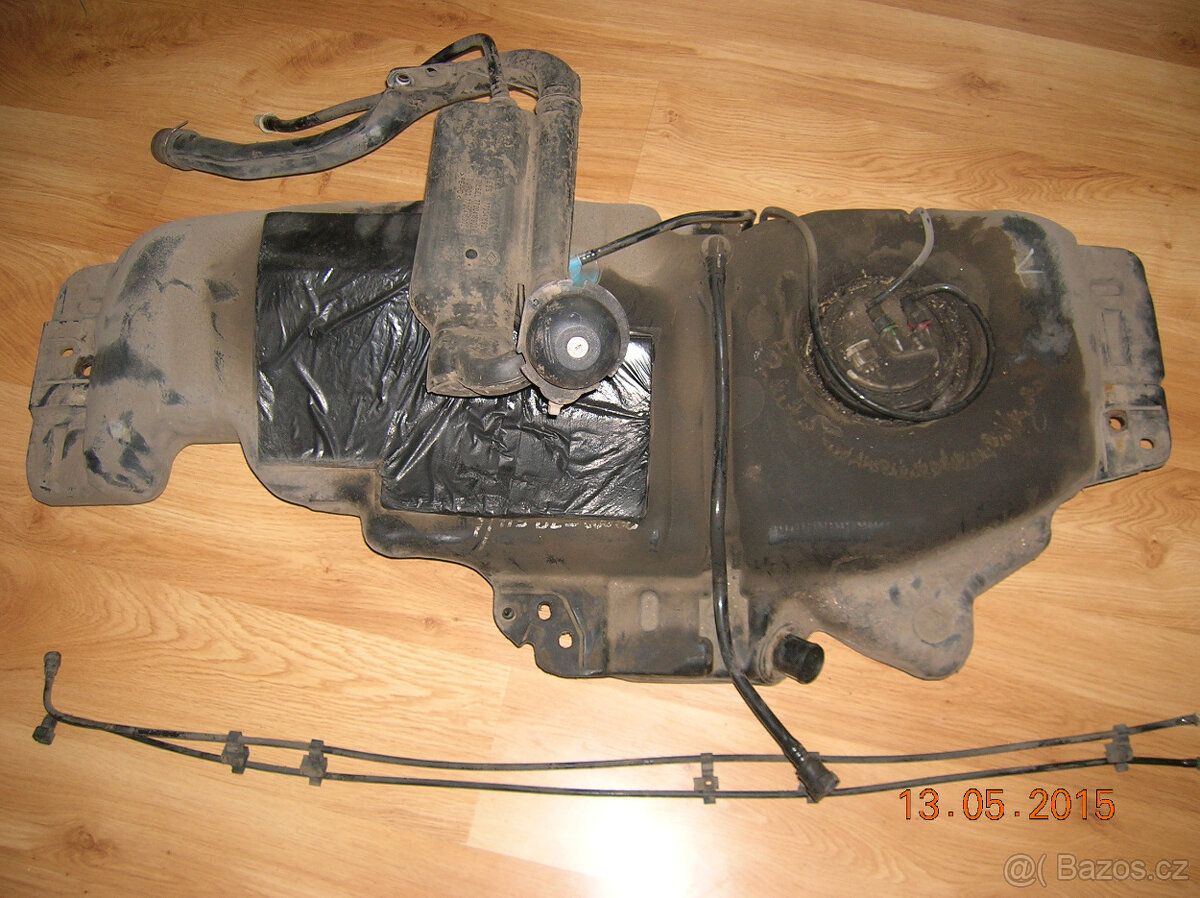 Renault Thalia - benzínová nadrž - 2