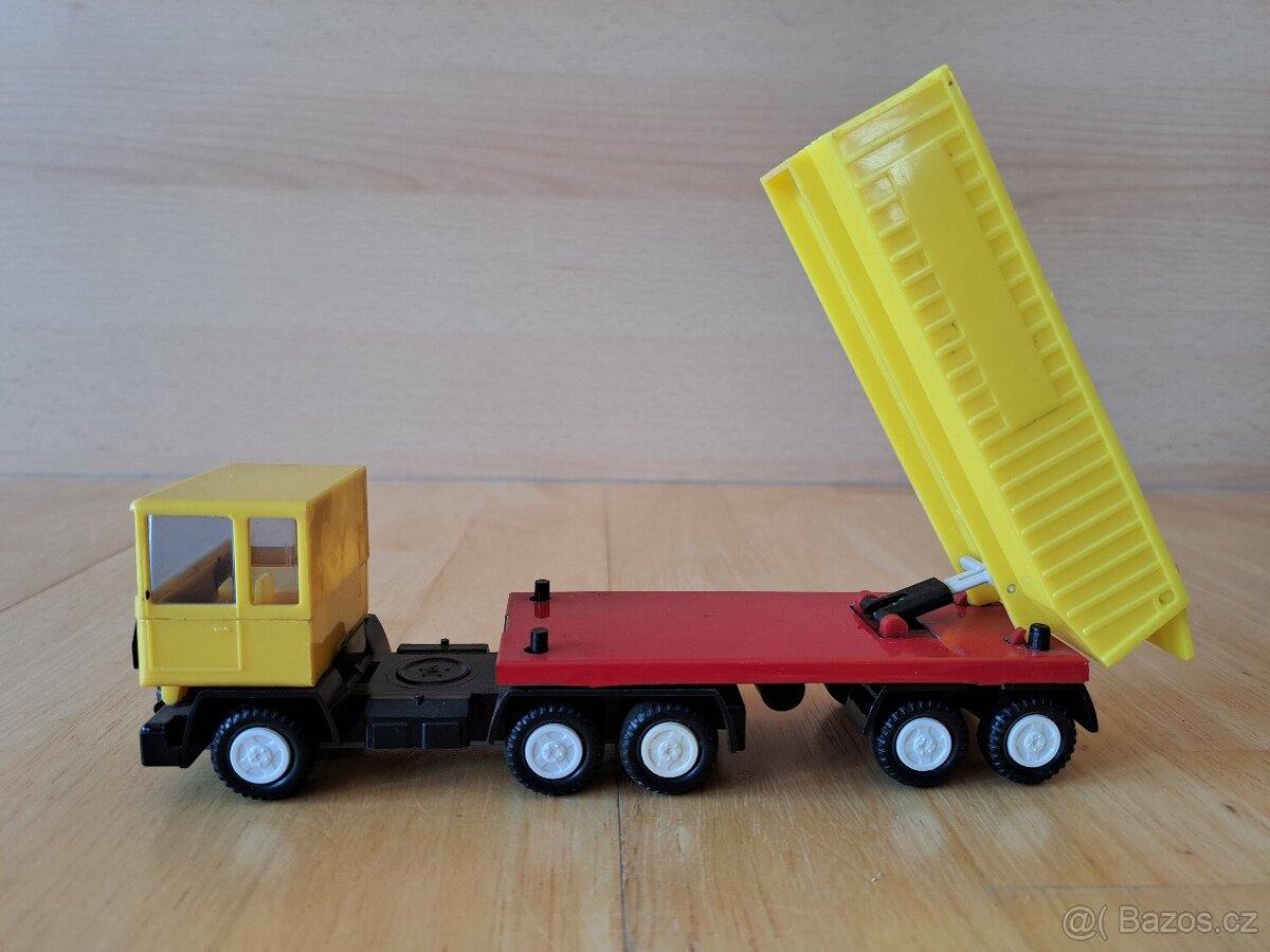 BISON sklápěč - retro hračka - 2
