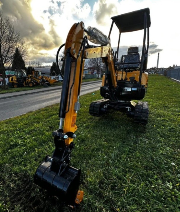 pásový bagr, minibagr, motor Kubota - 2