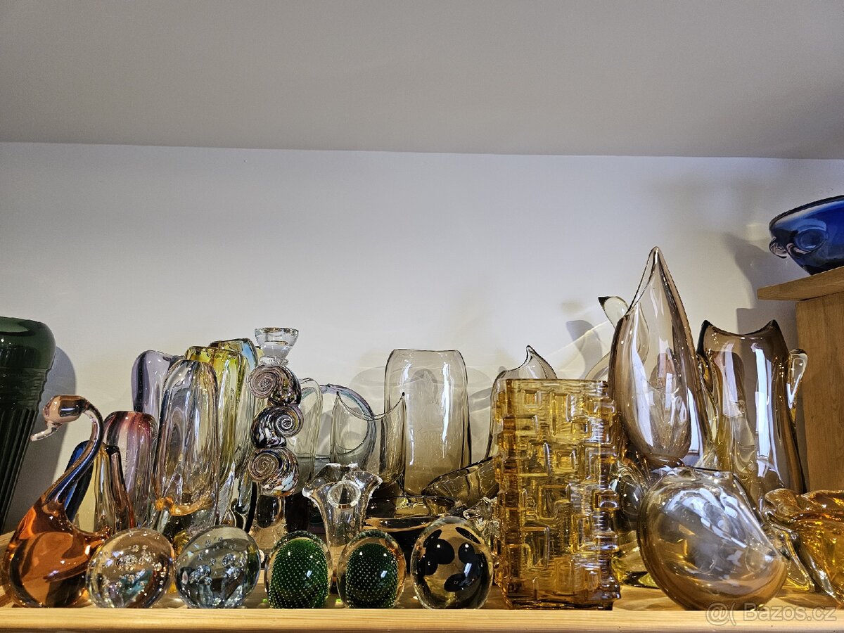 Sháním do sbírky STARÉ VÁZY, SOŠKY, FIGURKY, HUTNÍ SKLO - 2