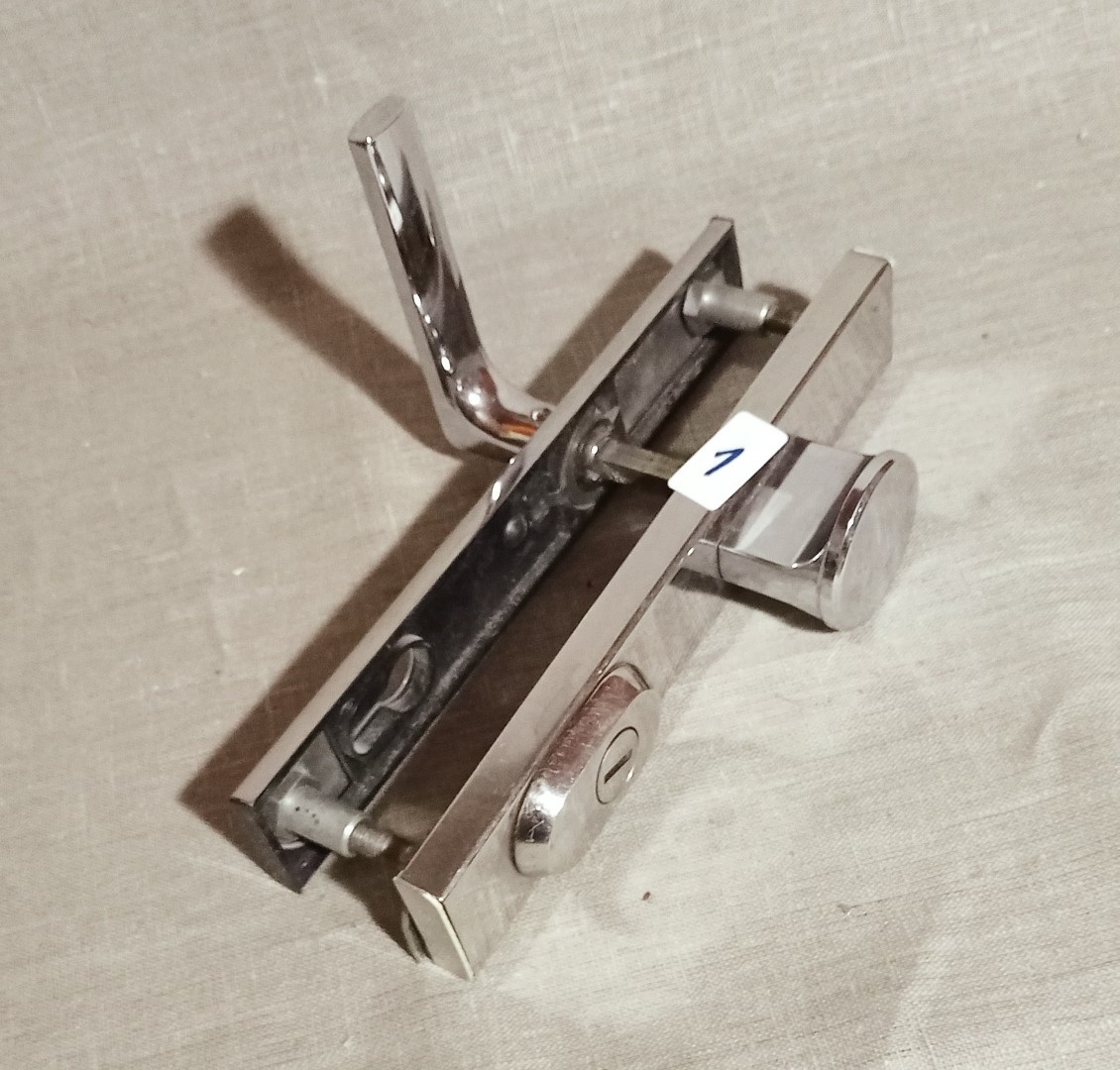 Bezpečnostní dveřní kování kliky dveře asi Rostex? - 2