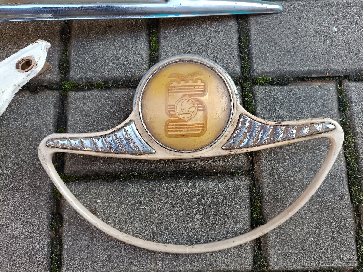 ND na automobil Škoda 1201 sedan aj.? přístrojovka lišta - 2