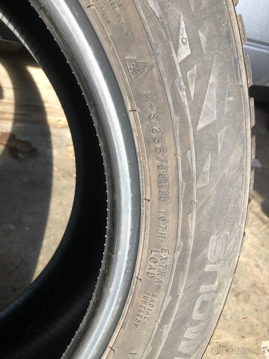 Nokian 235/60R18 - 2
