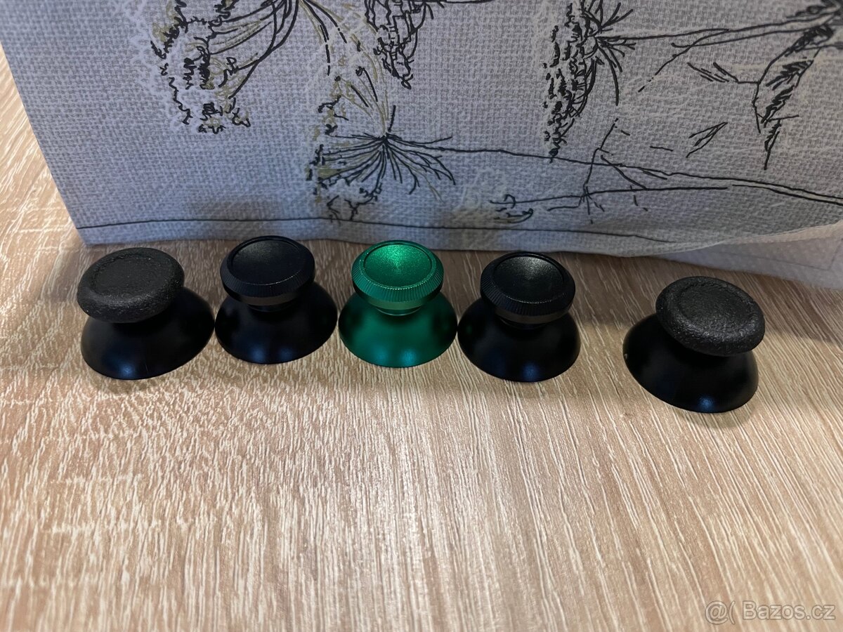 Kloboučky na ovladač PS4 - 2