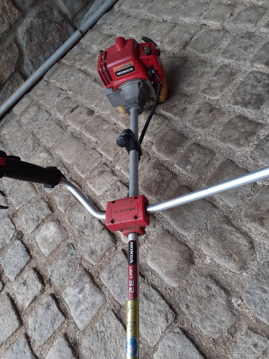 Křovinořez UMT 32D - 2