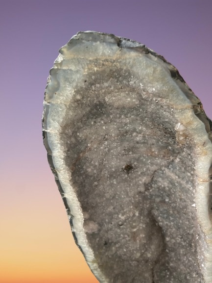 Ametystová geoda sedá - 2