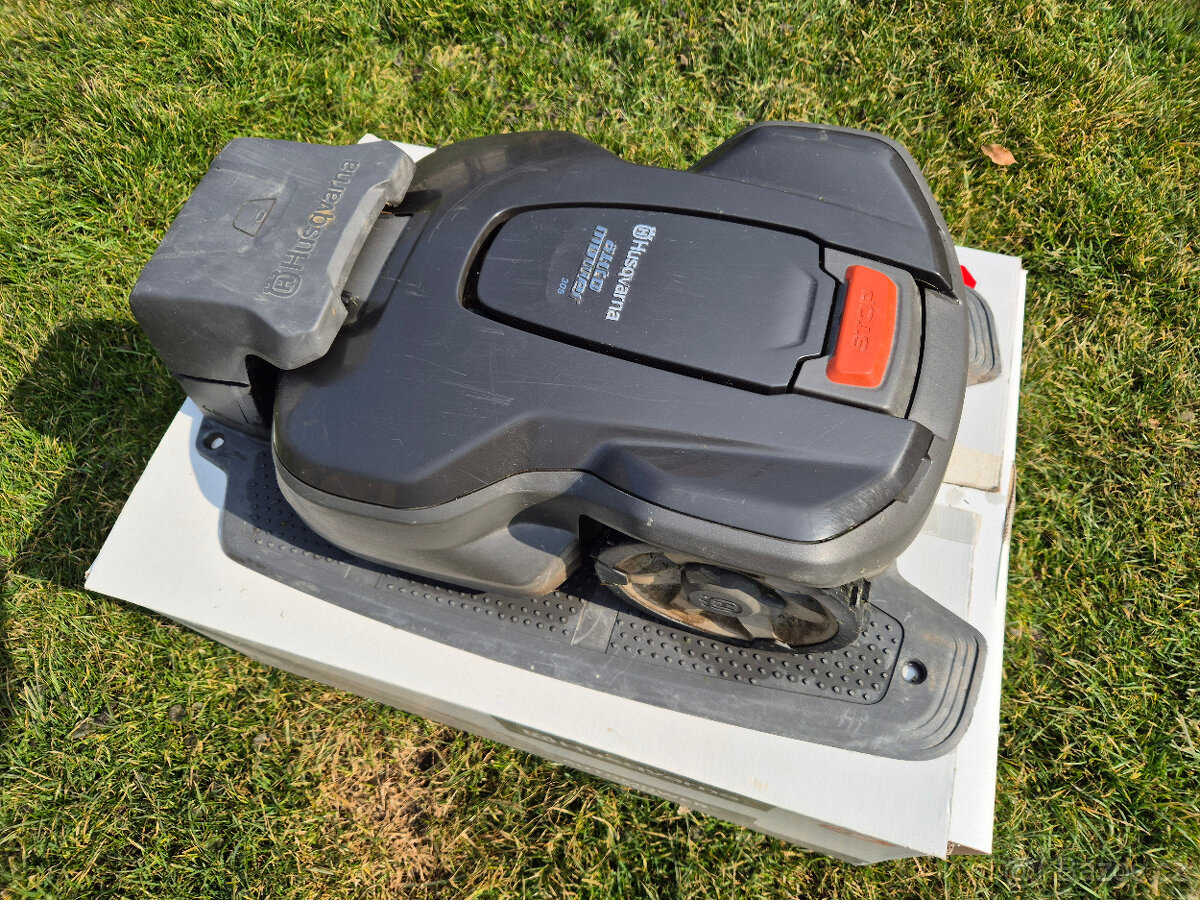 Robotická sekačka Husqvarna Automower 305 - 2