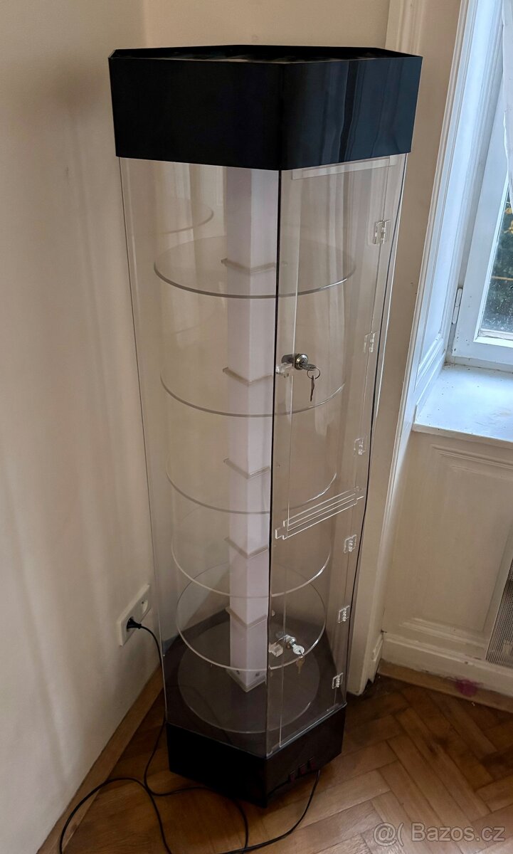 Vitrina z plexiskla - 2