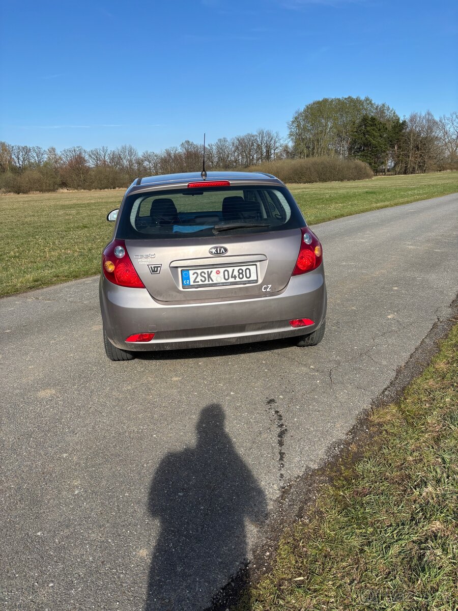 Kia CEE ´D 1,4 CVVT 80 kw - 2