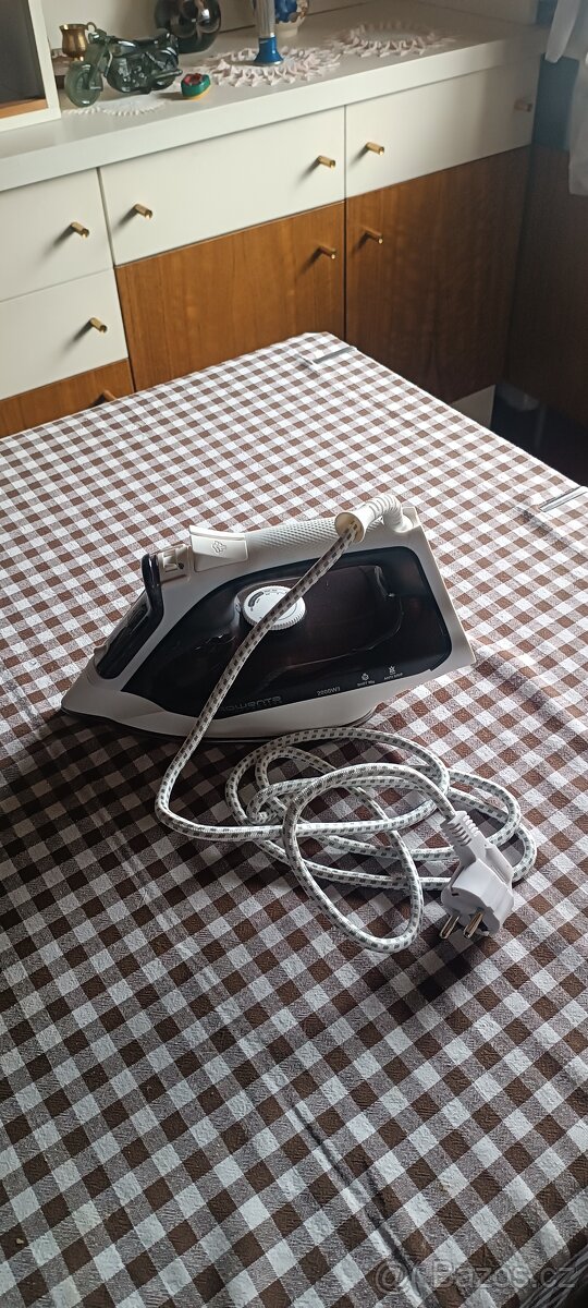 Žehlička Rowenta Effective 2000W - 2