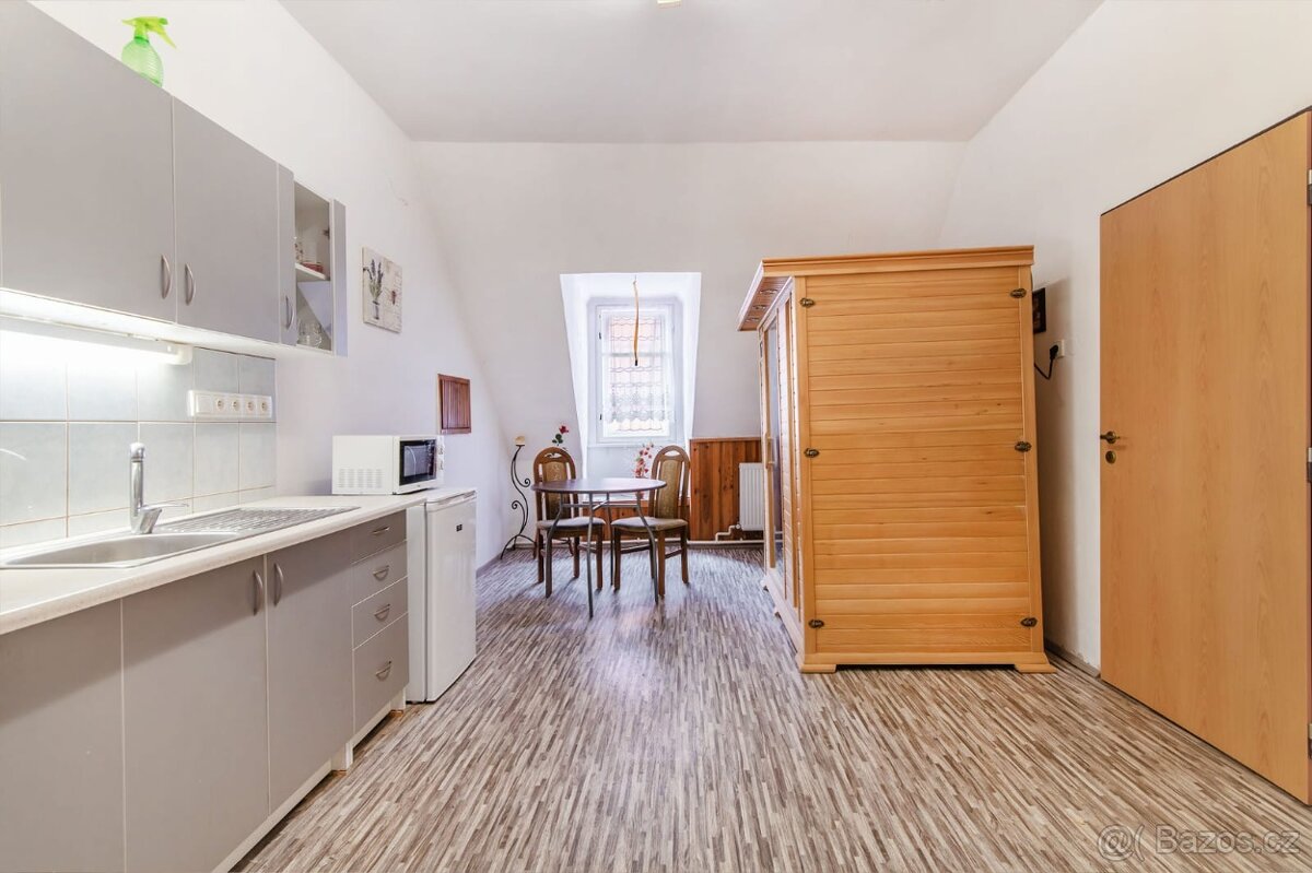 Pronájem prostorného bytu 4+1 ČK - 2