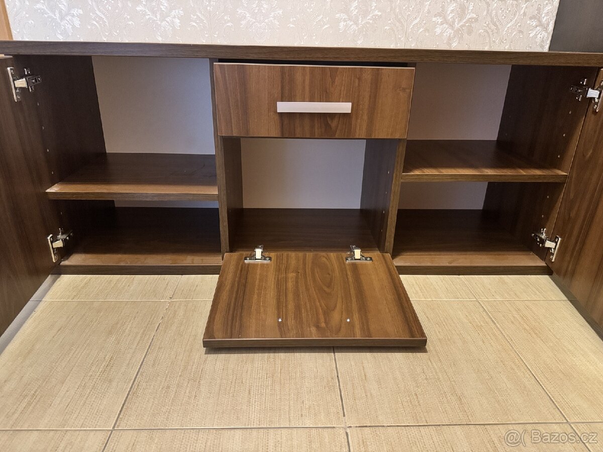 Věšák s botníkem - 2