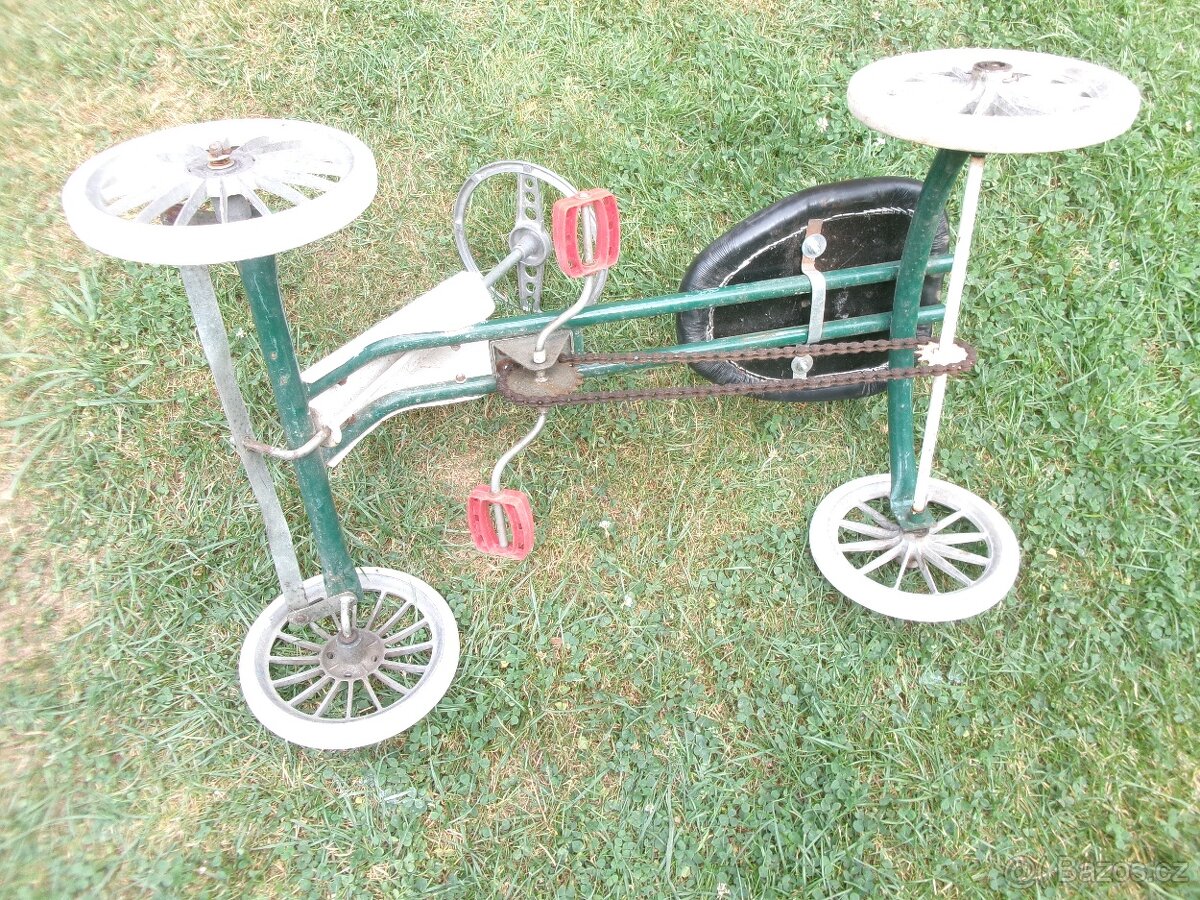 prodám čtyřkolová dětská kára, stará dětská šlapací tříkolka - 2