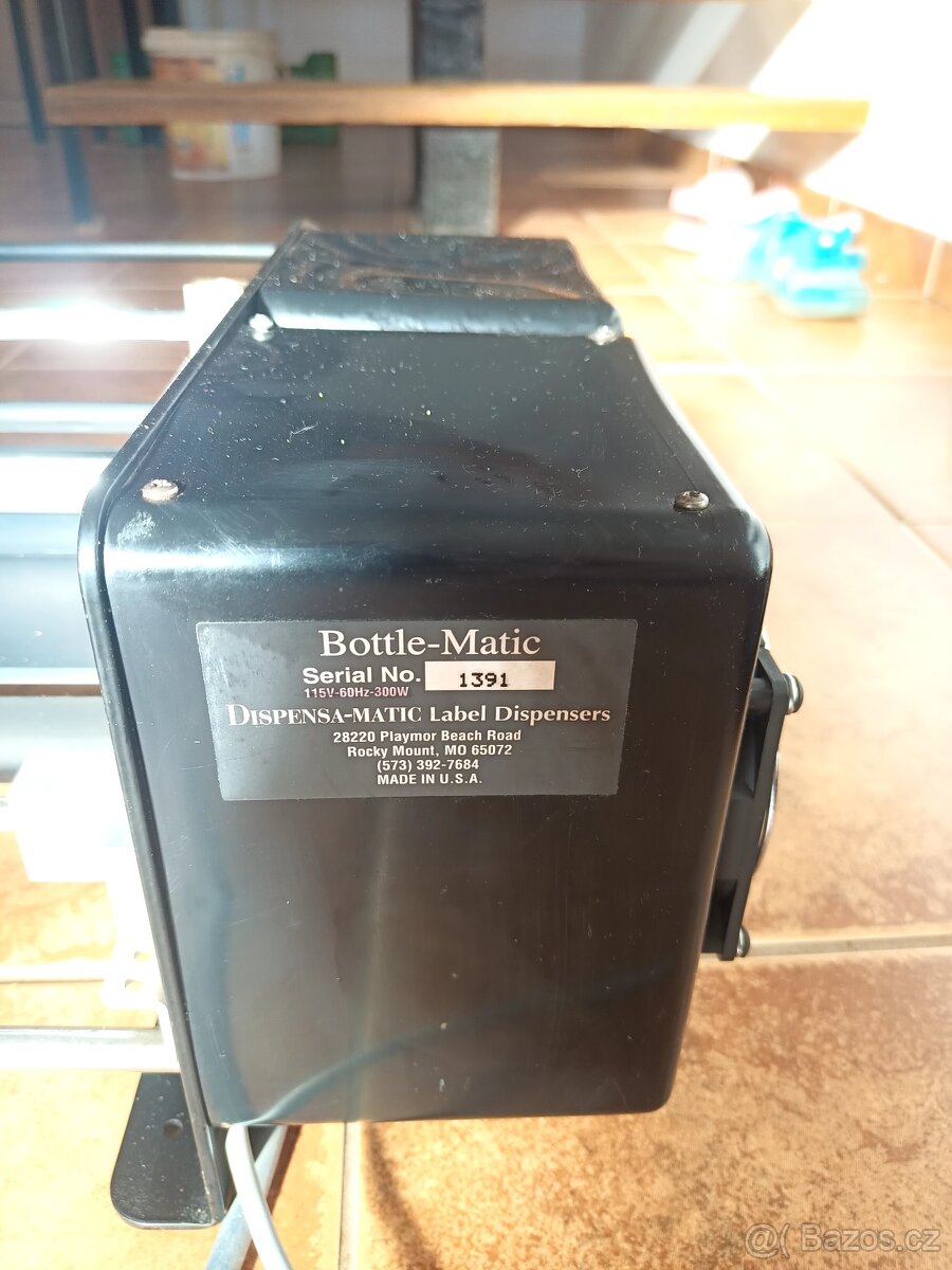 Poloautomatická etiketovačka - 2