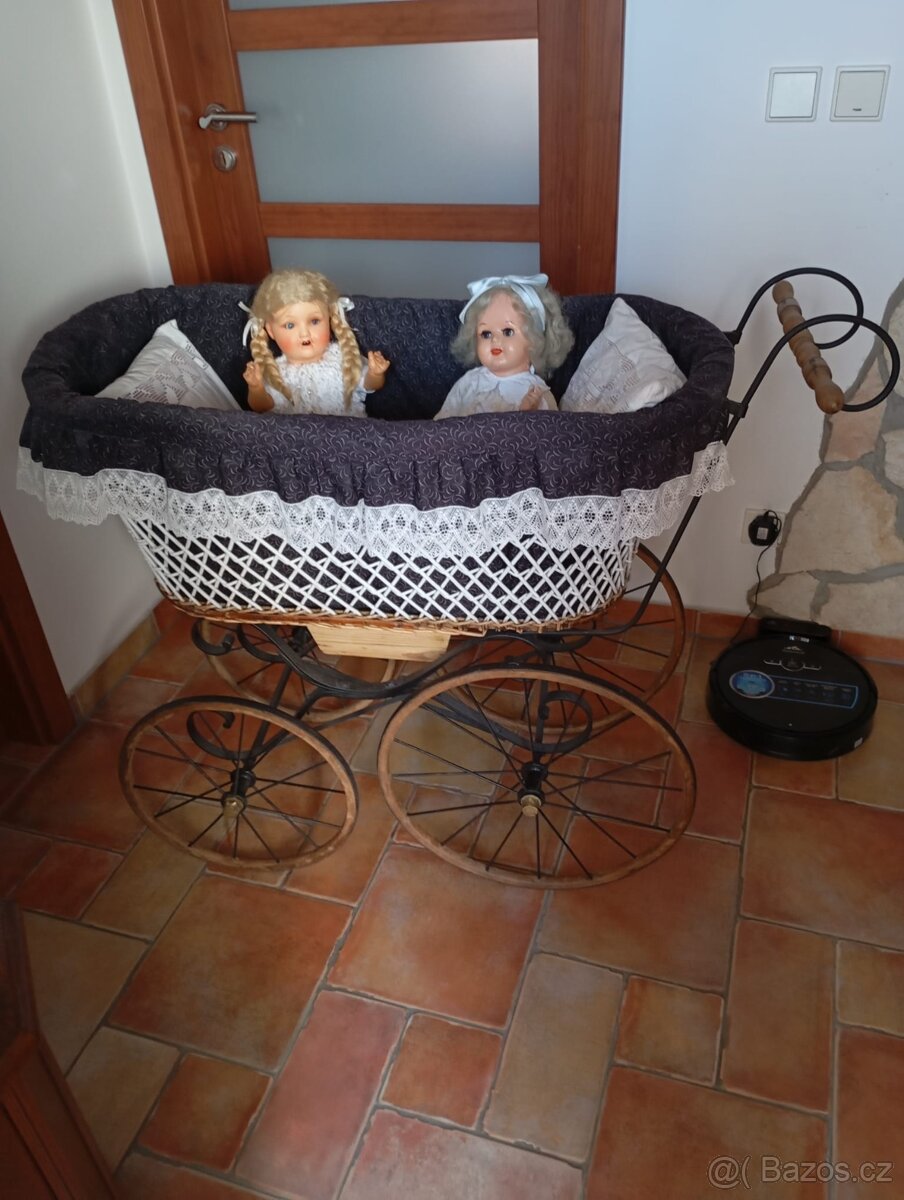 Historický kočárek na dítě 19 stol. - 2