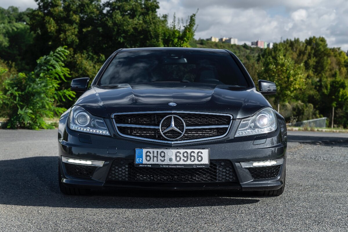 Mercedes-Benz C63 AMG - 2