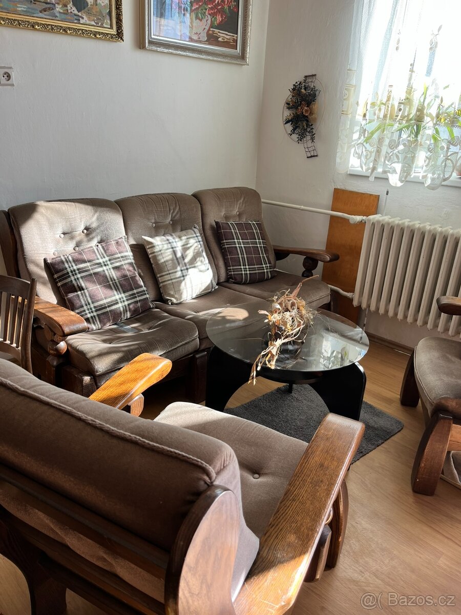 Starší sedací souprava – gauč + 2 křesla - 2