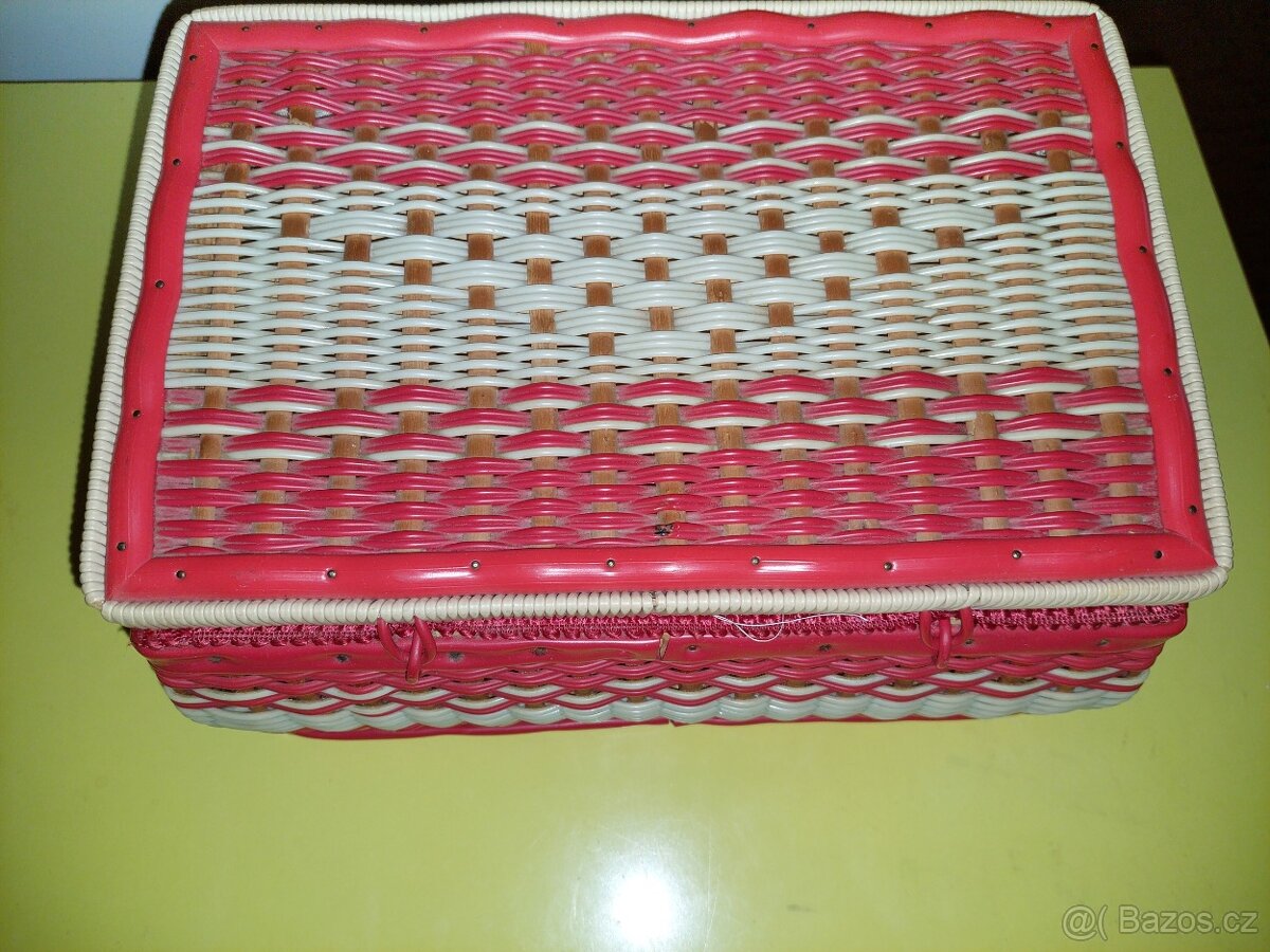 Prodám RETRO košík na šiti. - 2