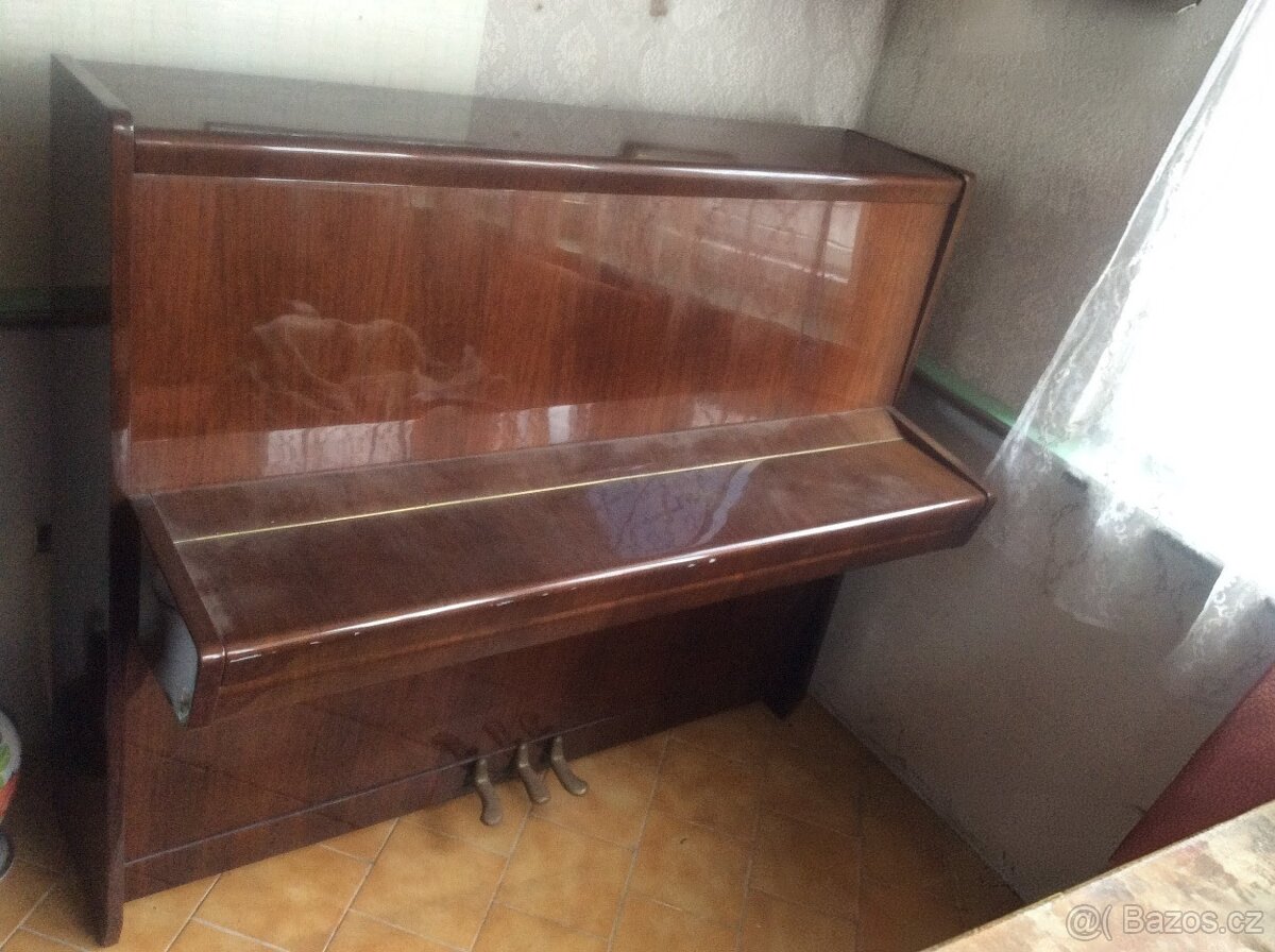 Piano PETROF - 2