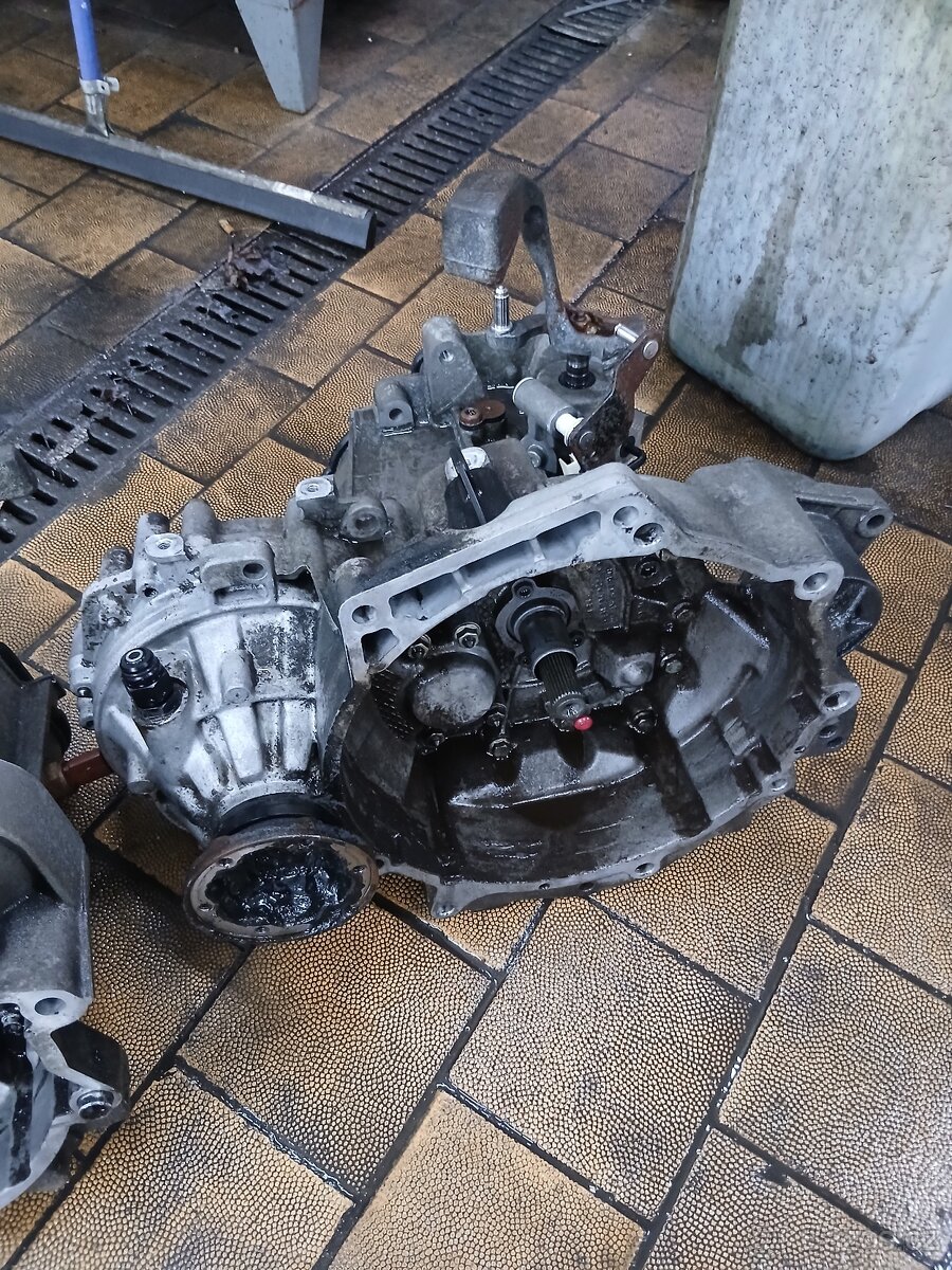 Vw golf 4 díly AXR , EUH - 2