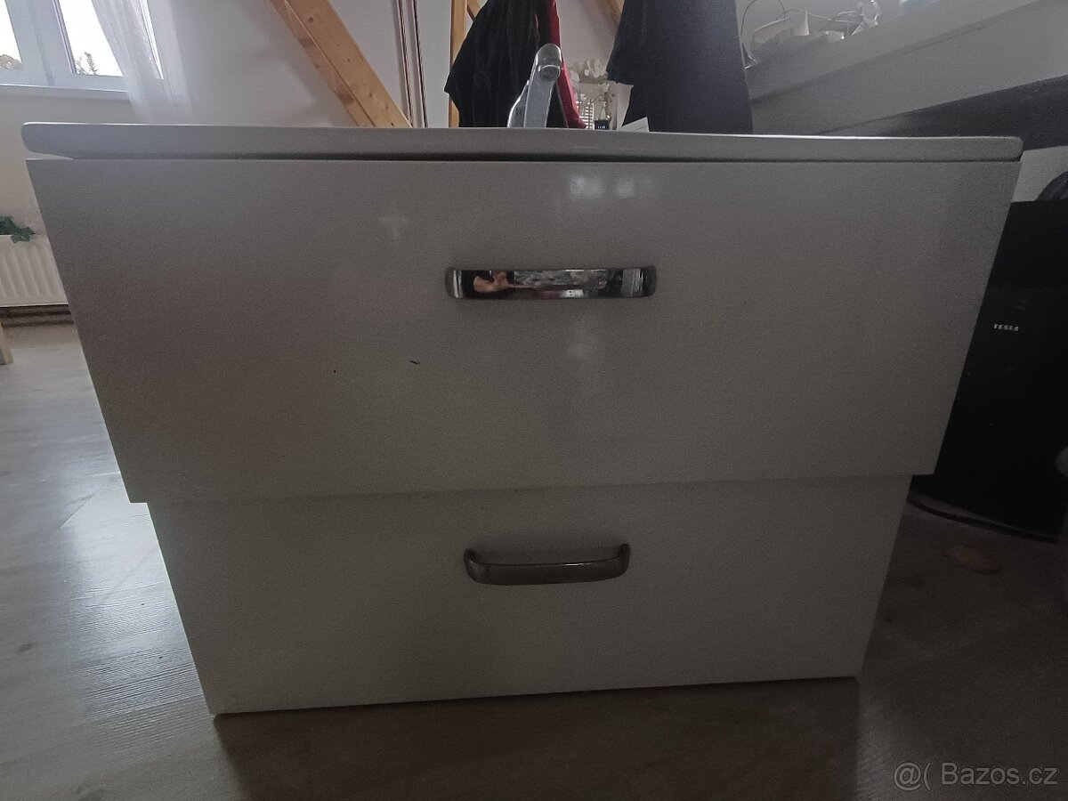 Závěsná skrinka s umyvadlem - 2