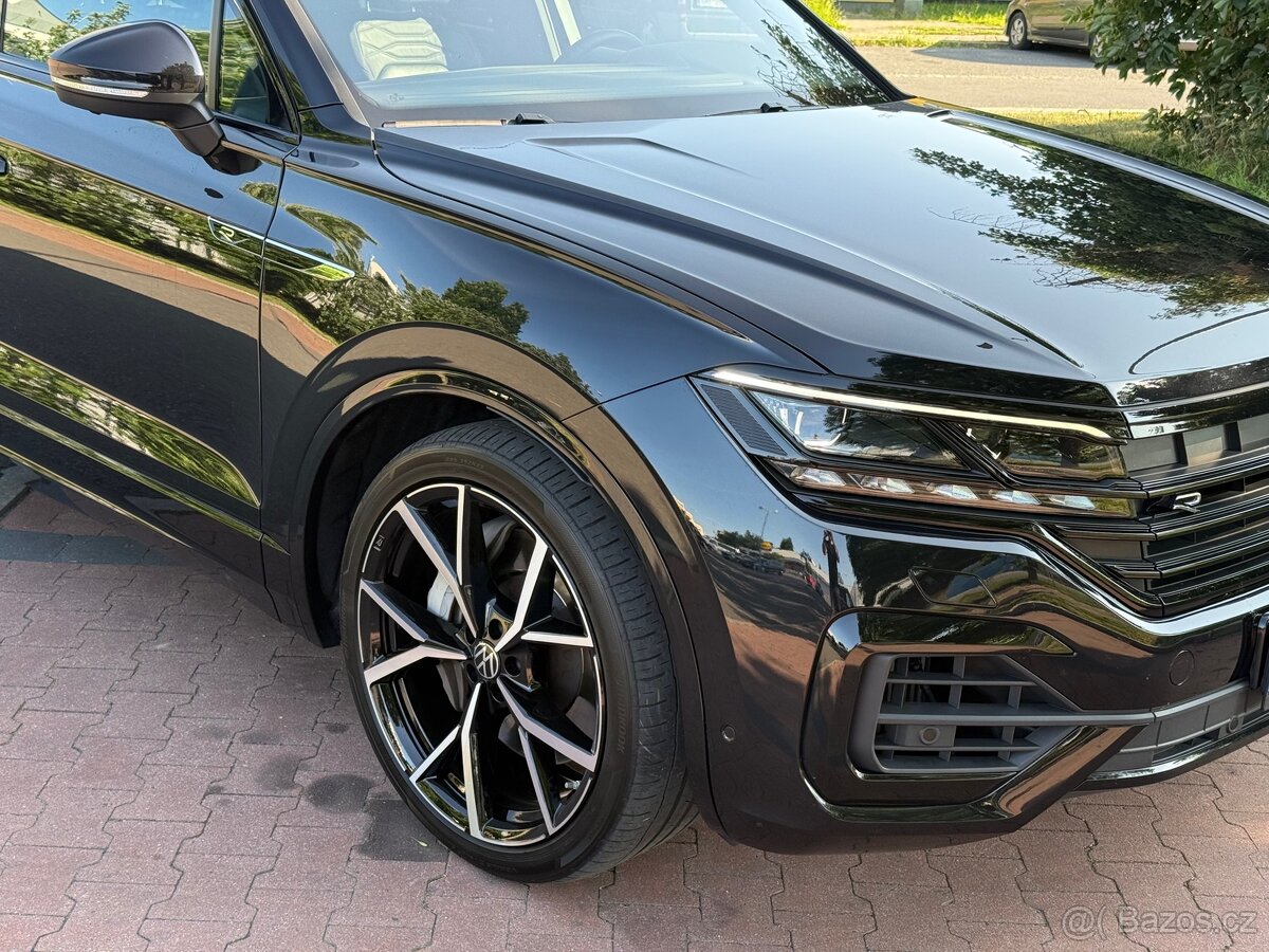 VW Touareg R 462HP TFSI - 2