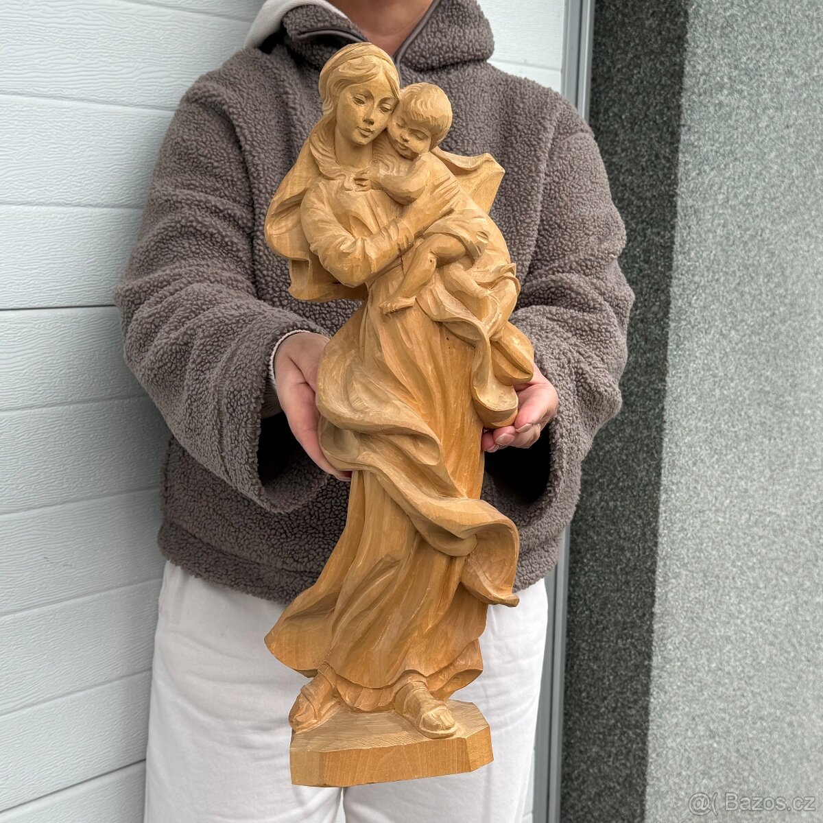 Dřevěná socha Panna Marie s Ježíškem ruční řezba - 2